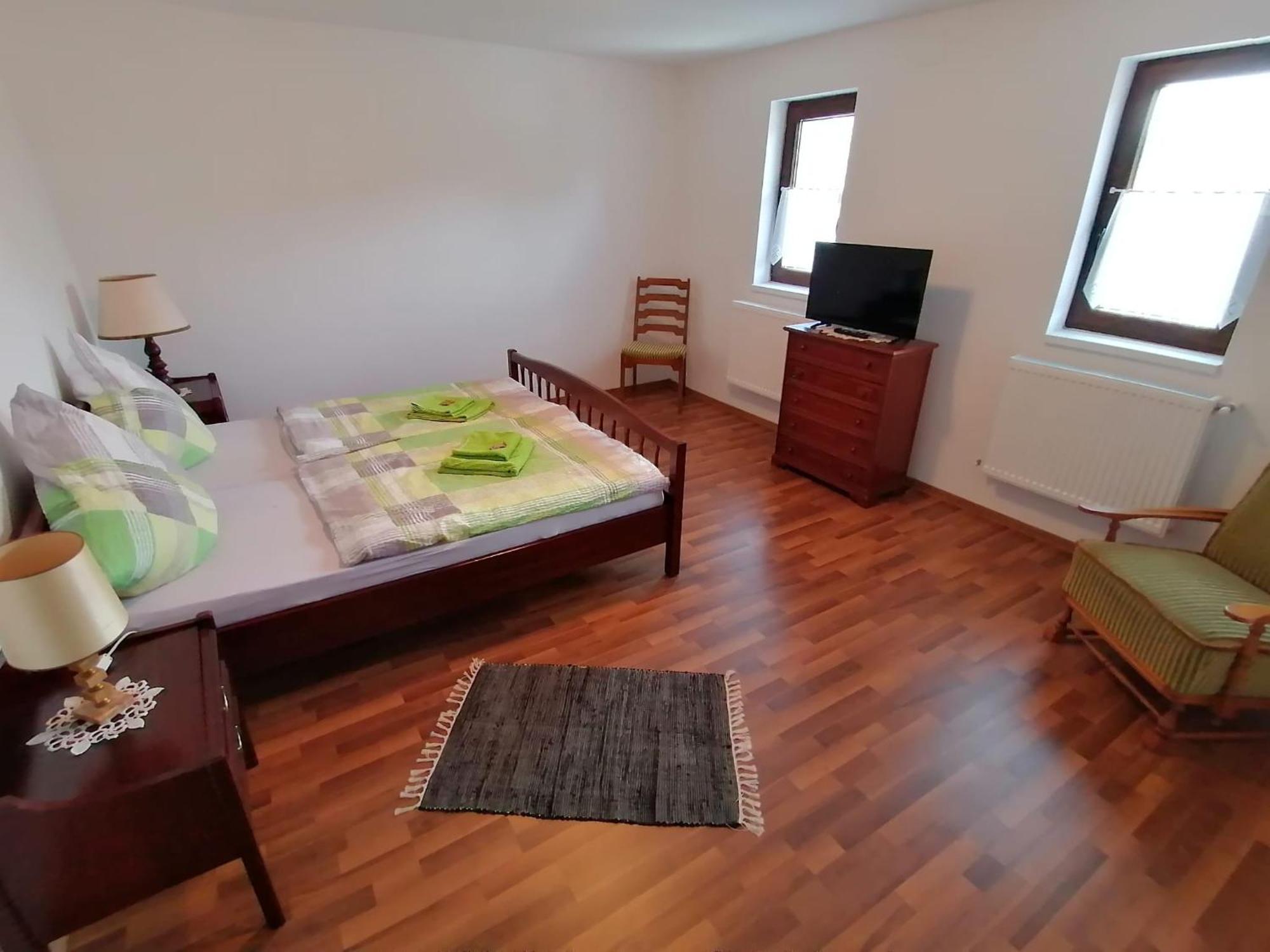 فندق Casa Bunicii Sasca Montană المظهر الخارجي الصورة