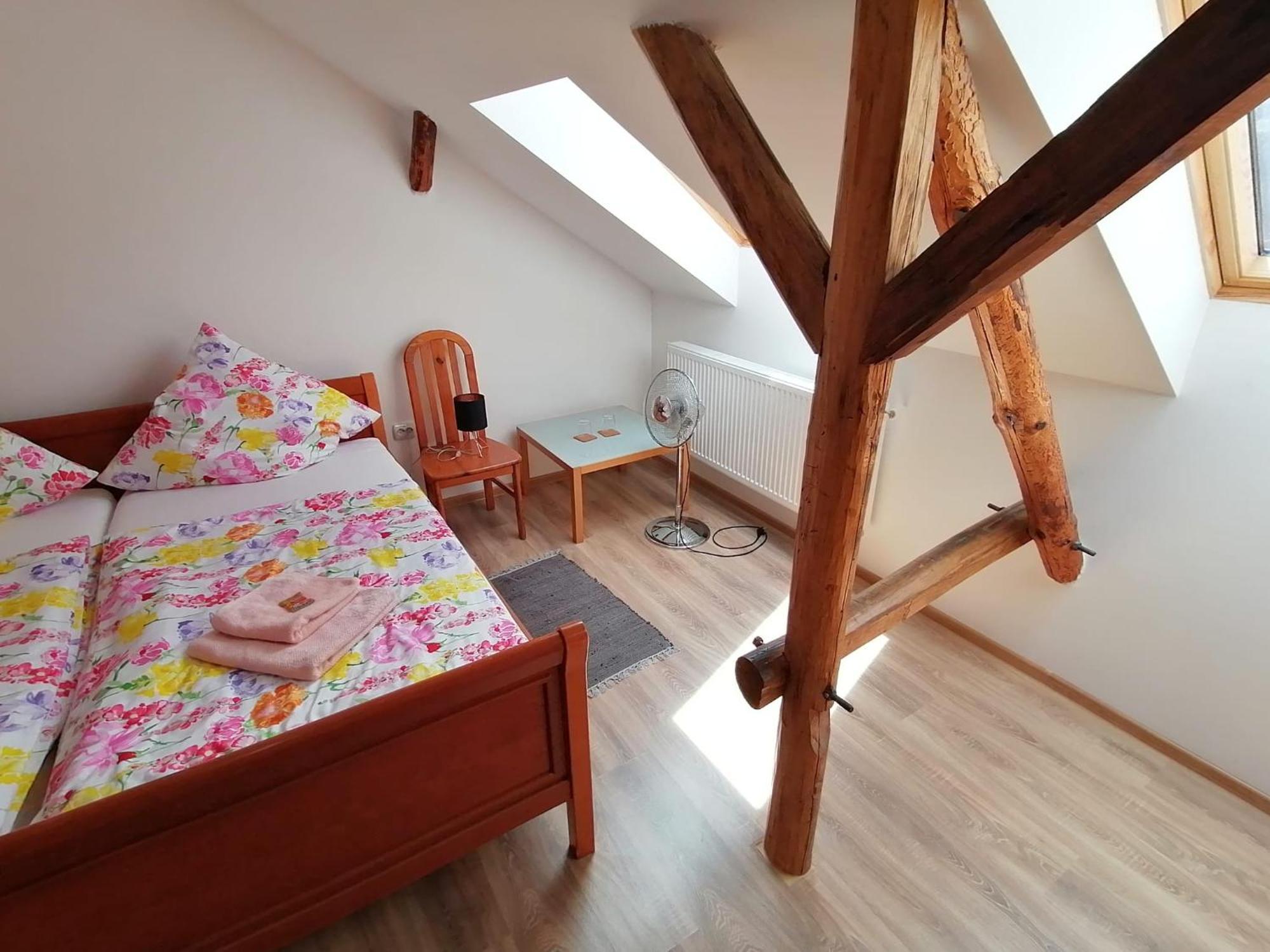 فندق Casa Bunicii Sasca Montană المظهر الخارجي الصورة