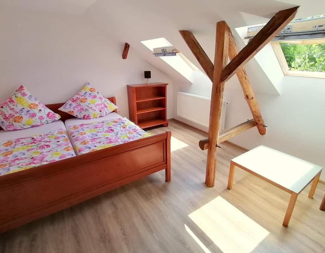 فندق Casa Bunicii Sasca Montană المظهر الخارجي الصورة
