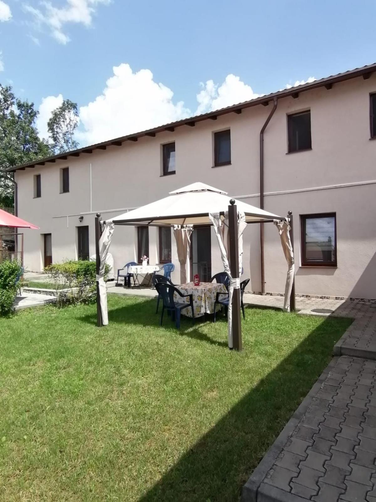 فندق Casa Bunicii Sasca Montană المظهر الخارجي الصورة
