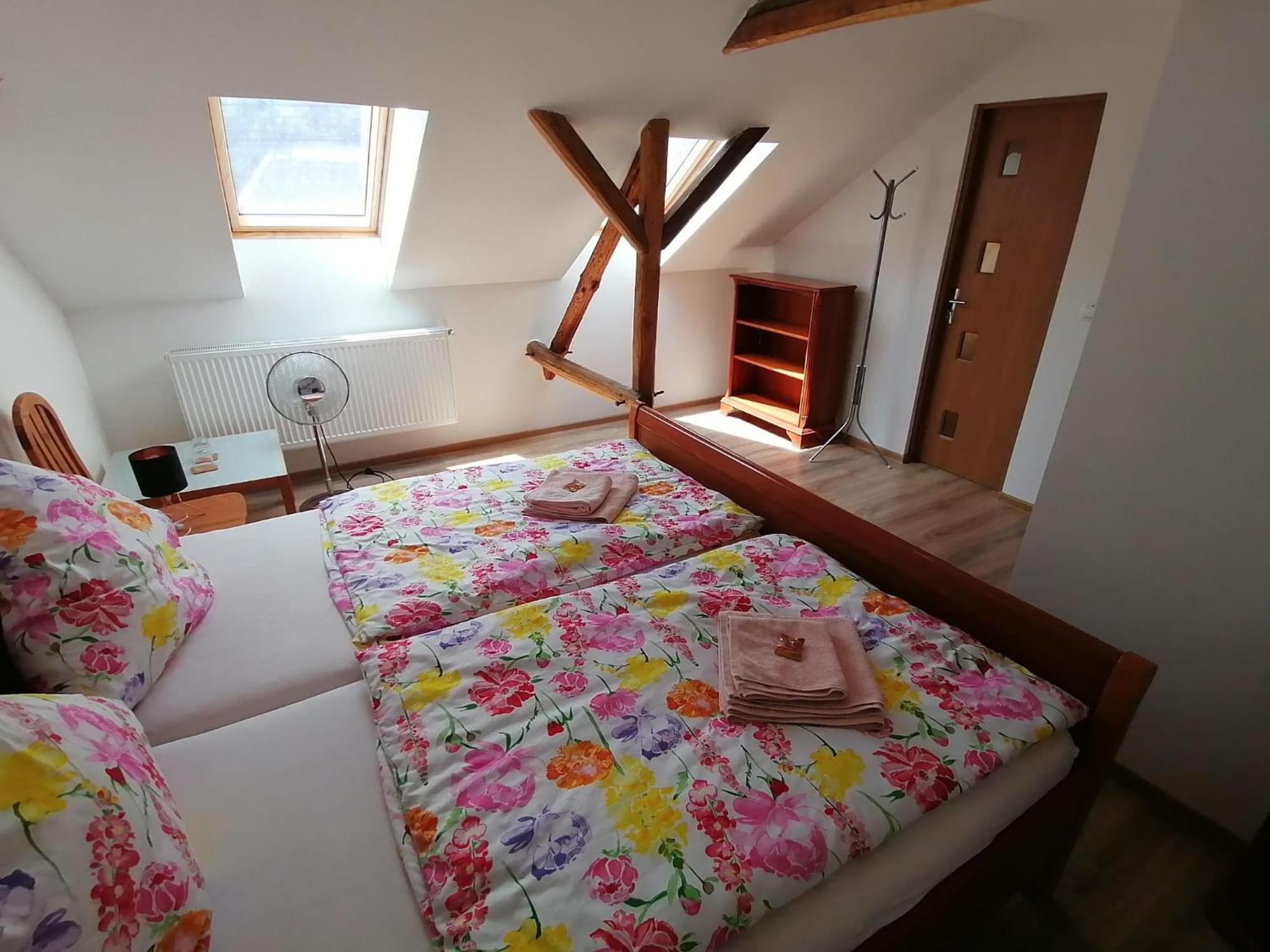 فندق Casa Bunicii Sasca Montană المظهر الخارجي الصورة